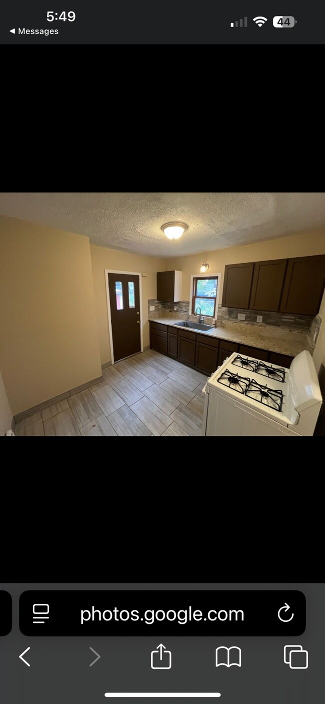 Foto del edificio - 5073 Greenhurst Dr