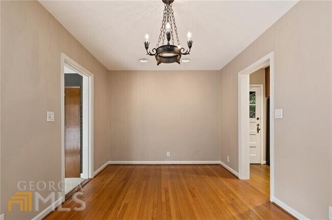 Building Photo - 2041 Fairhaven Cir NE