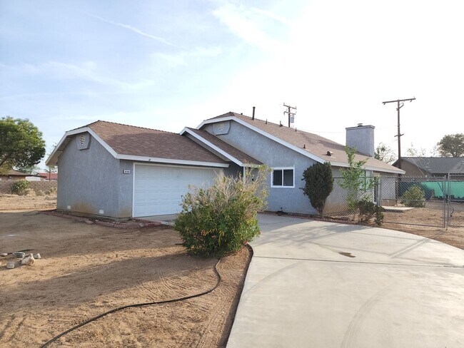 Foto del edificio - Beautiful 3 bedroom and 2 bathroom house/ ...