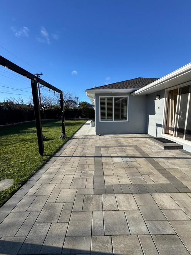 Building Photo - 38267 Farwell Dr