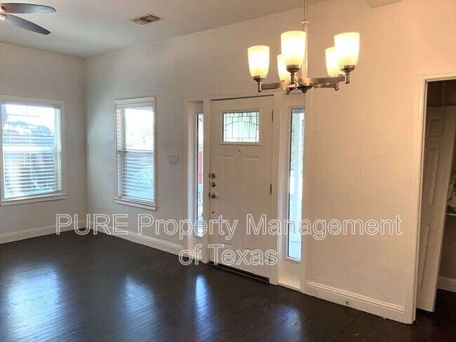 Foto del edificio - 806 E 3rd St