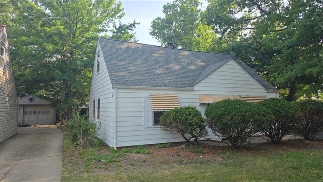 Photo - 23901 Colbourne Rd (Euclid, OH) House