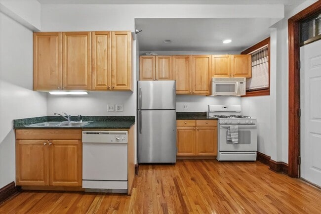 Foto del edificio - 3706 N Sheffield Ave