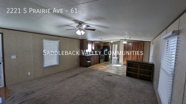 Building Photo - 2221 S Prairie Ave