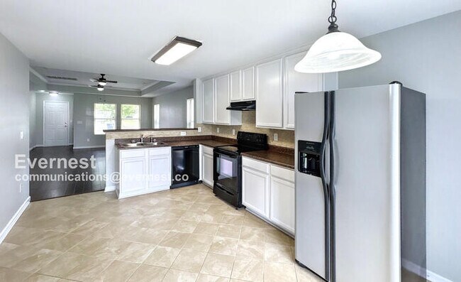 Foto del edificio - 222 Bermuda Lakes Dr