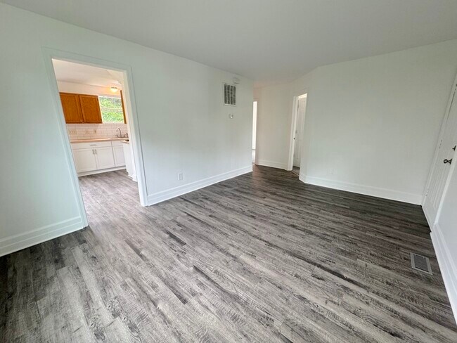 Foto del edificio - CHARMING 4-BEDROOM, 2-BATH COTTAGE-STYLE HOME IN HAMPTON, VA!