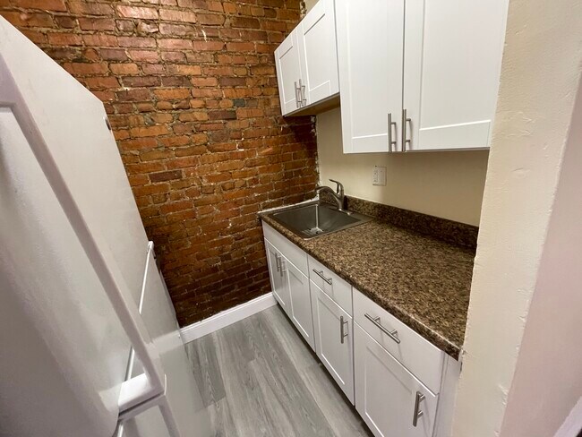 Building Photo - 894 Huntington Ave