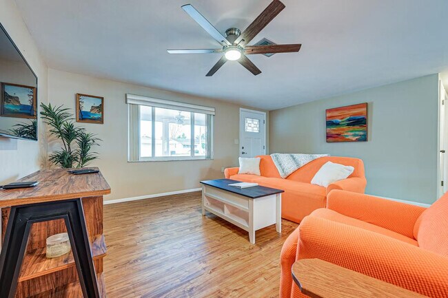 Foto del edificio - 7536 Topay Ln