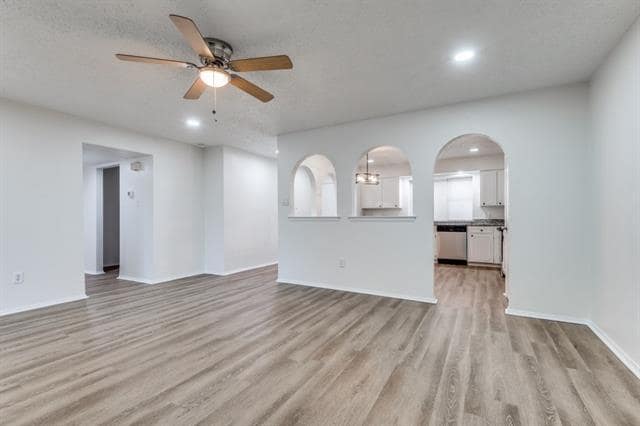 Foto del edificio - 2308 W Oakdale Rd