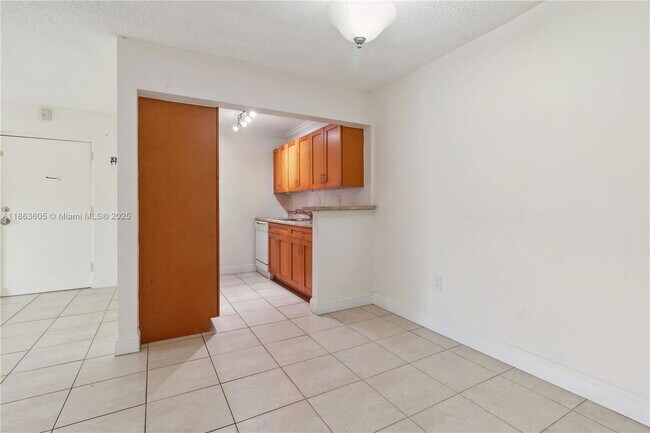 Foto del edificio - 10834 N Kendall Dr