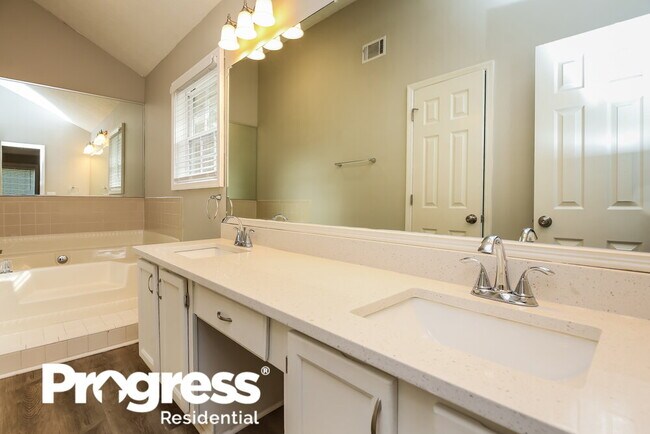 Building Photo - 4921 Sugar Creek Dr
