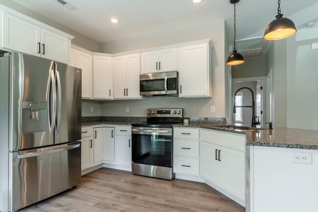 Kitchen - 10-200 Laurel Loop