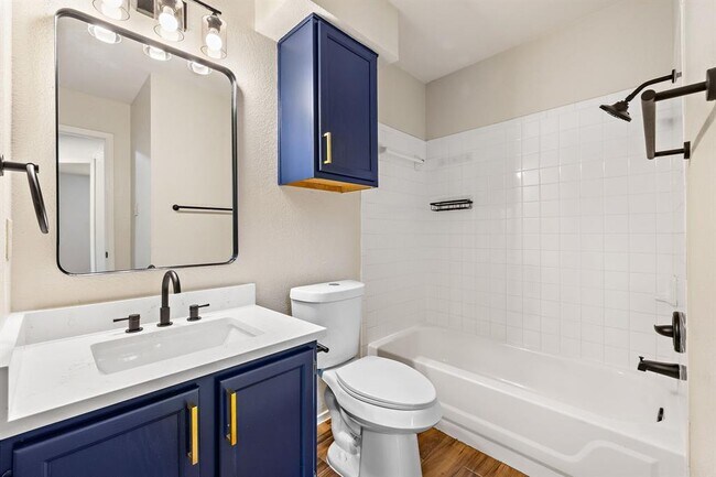 Building Photo - 2003 Dayflower Trce