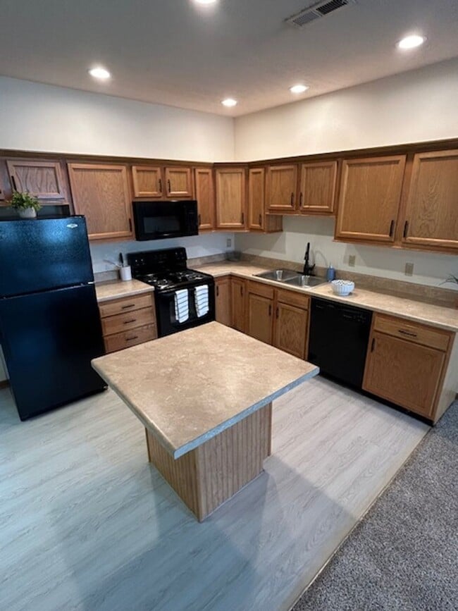 Building Photo - 1035 Laurel Tree Ct
