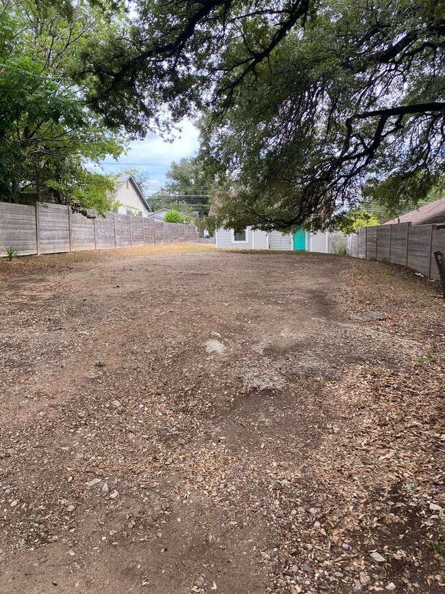 Building Photo - Beautiful East Austin Bungalow