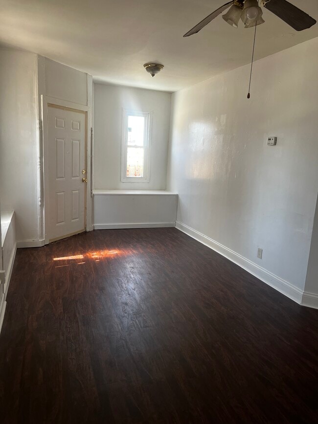 Living Room - 2357 S Homan Ave