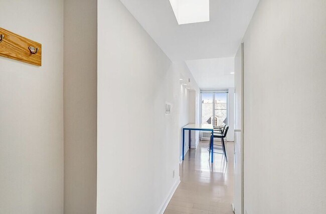 Foto del edificio - 1800 R St NW