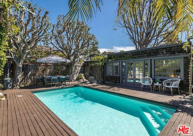 Foto del edificio - 1608 Courtney Ave