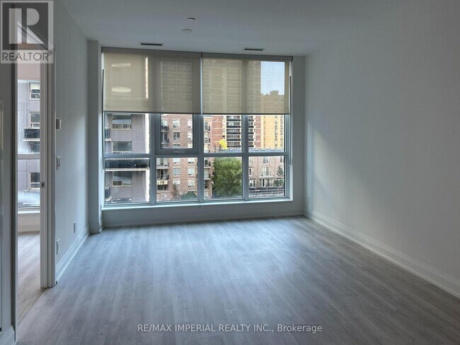 Photo du bâtiment - 65 Broadway Ave