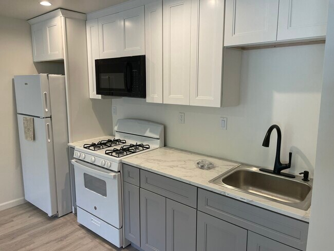 Foto del edificio - 7136 Forest Hills Rd