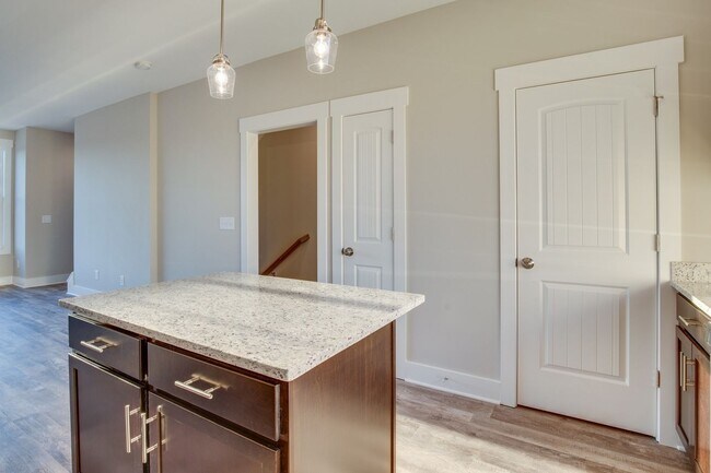 Foto del edificio - Townhome For Lease