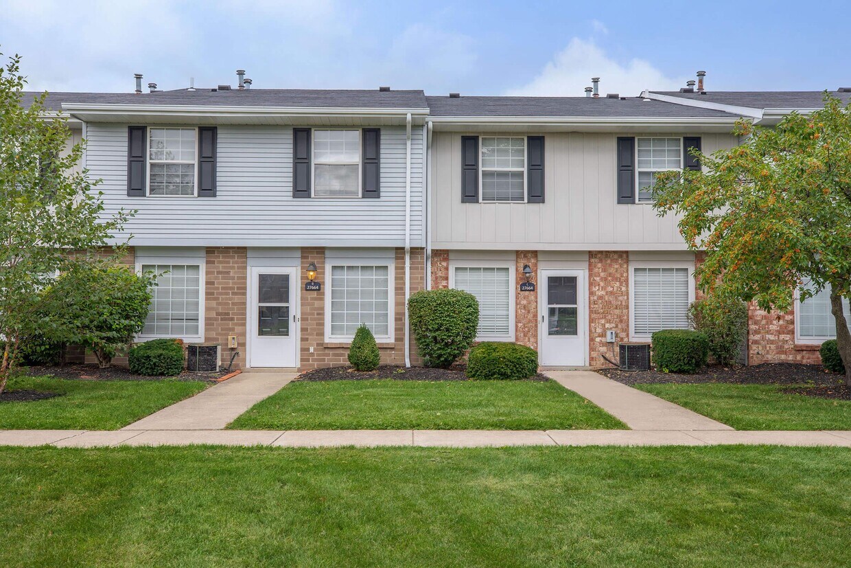 Westchester Townhomes Apartments in Westlake, OH