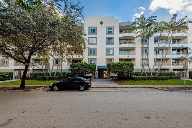 Building Photo - 1401 Bay Rd