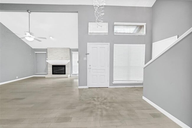Building Photo - 803 Chateau Pl
