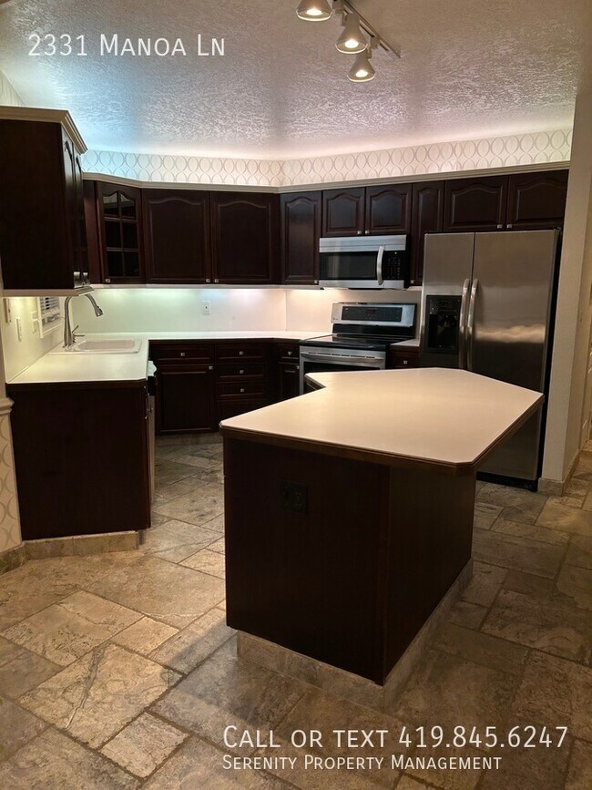Building Photo - Stunning 3 Bedroom Condo Available Now!
