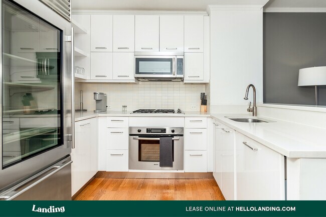 Foto del edificio - 4949 S Landing Dr