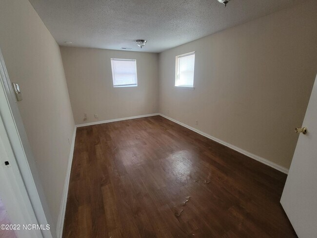 Building Photo - 1206 Friendly Ave