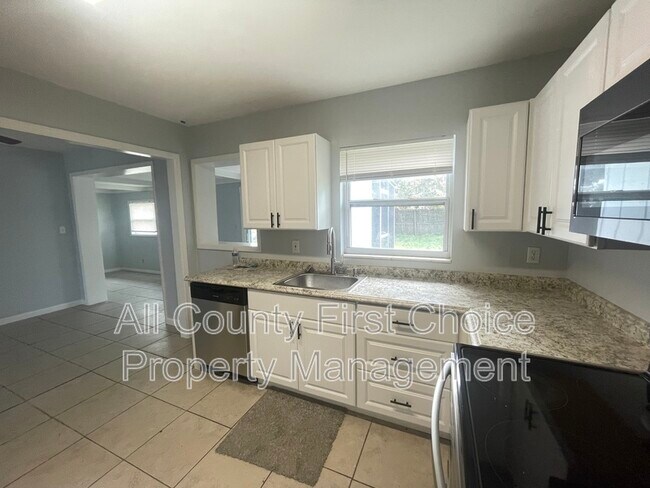 Building Photo - 7072 Darien Way