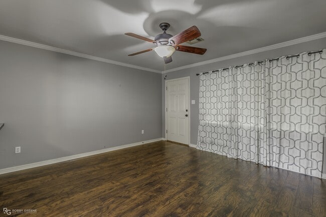Building Photo - 1602 San Saba St