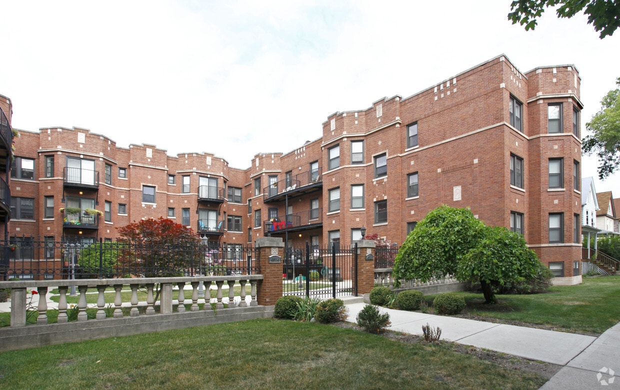 Primary Photo - Maynard at 4014 North Central Park