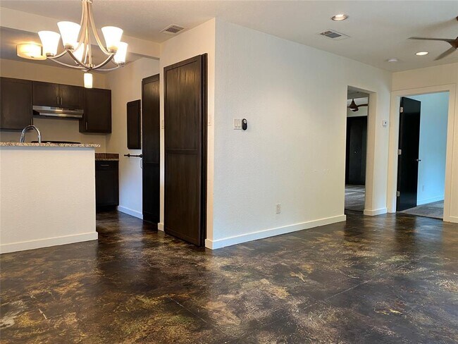 Building Photo - 4121 Avondale Ave