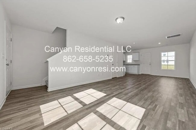 Foto del edificio - 213 Pleasant Willow Pl