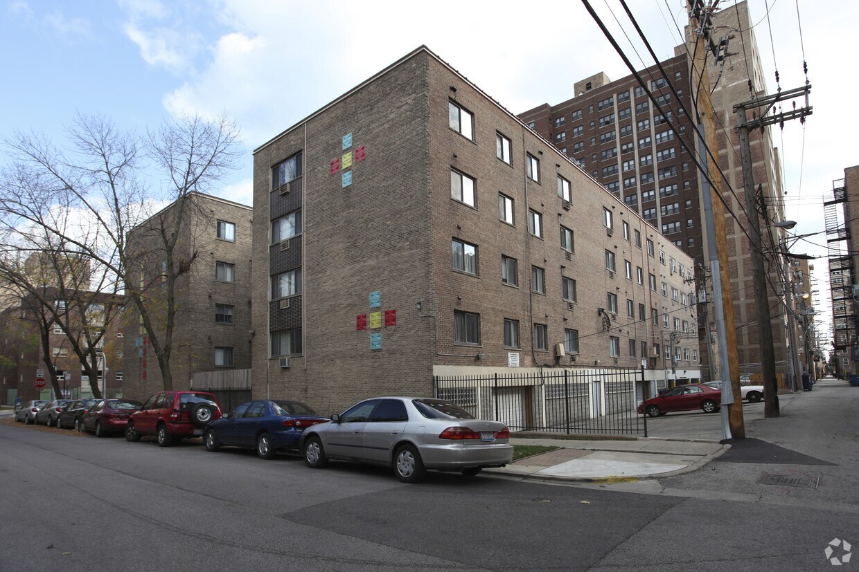 Primary Photo - 6250 N Kenmore Ave