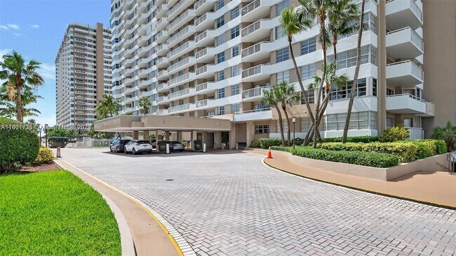 Building Photo - 1965 S Ocean Dr