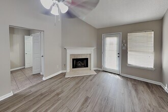Building Photo - 1633 Dexter Ln