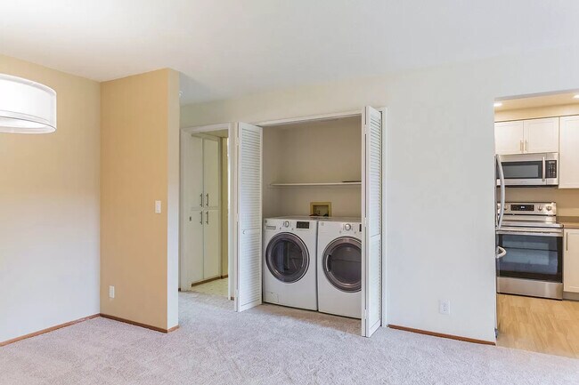 Building Photo - 713 San Conrado Terrace