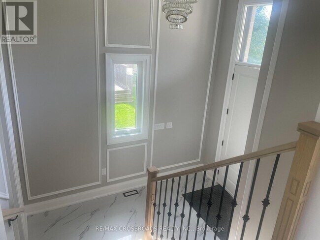 Photo du bâtiment - 61 Bertha Ave