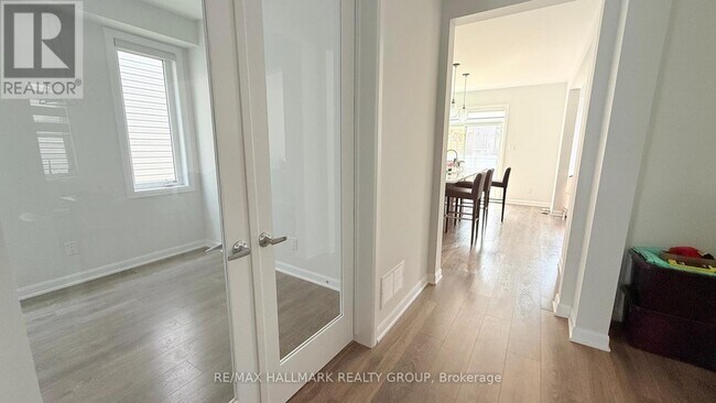 Building Photo - 46 Eramosa Cres