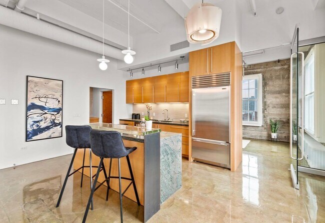 Building Photo - 1BR/1BA PENTHOUSE! Enormous Private Roof Deck! Laundry! Parking Available! PROGRESSIVE