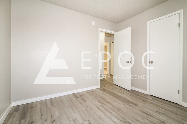Foto del edificio - 409 Woodland Dr