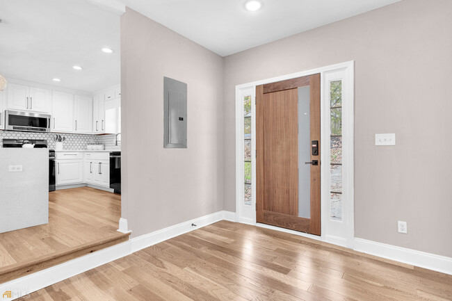 Building Photo - 1559 Delia Dr