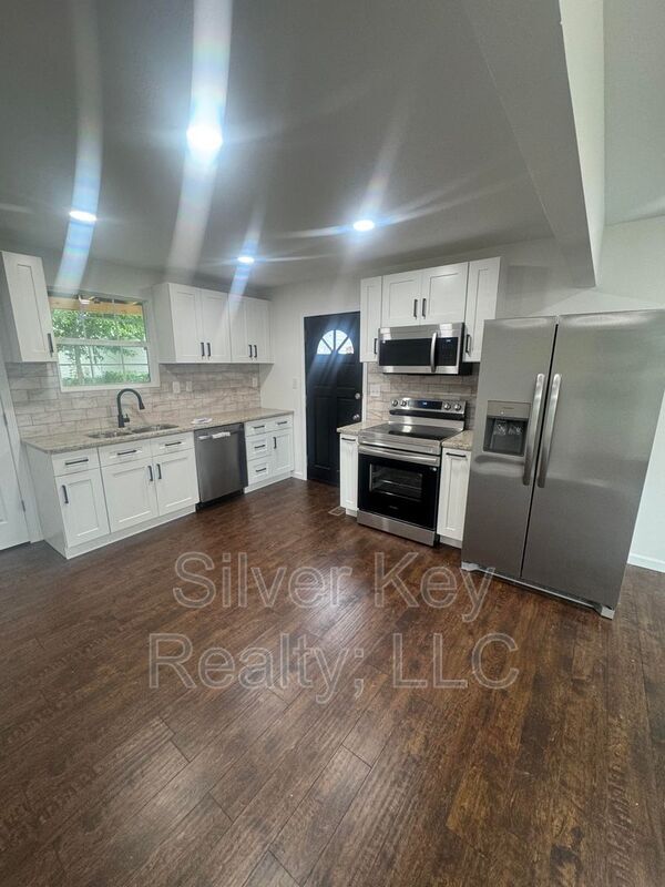 Foto del edificio - 3351 Coffman Dr