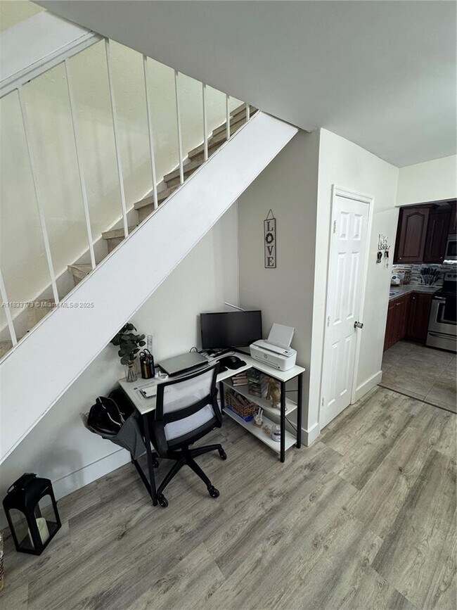 Foto del edificio - 1570 W 46th St