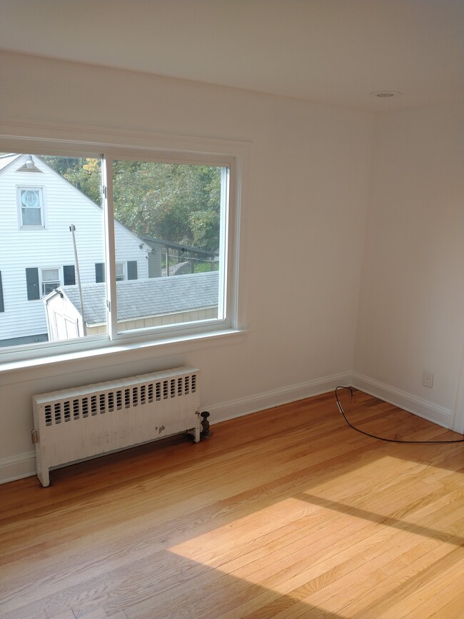 Building Photo - 9 Crillon Rd