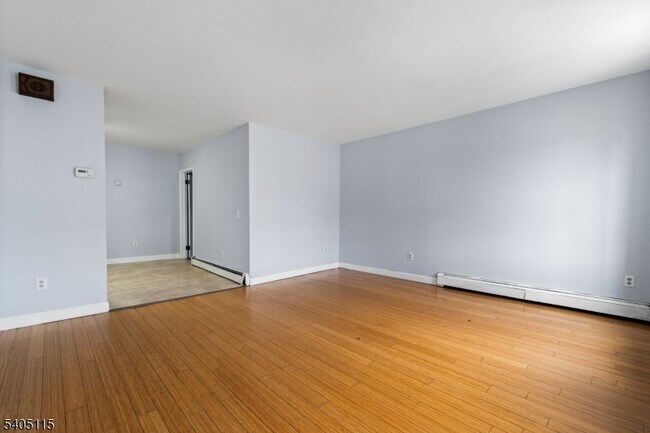 Foto del edificio - 120 Grant Ave