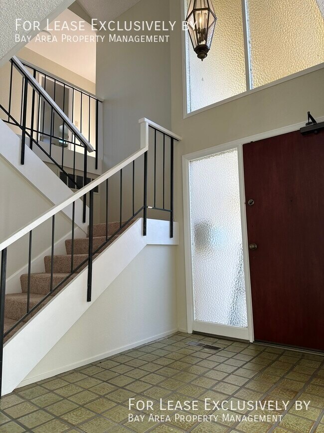Building Photo - 5 BD/2.5 BA Spacious 2-story Home just a b...